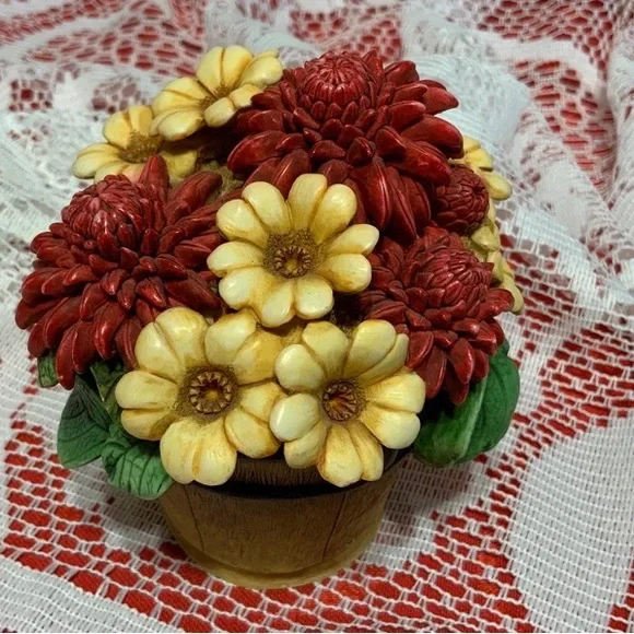 Mother’s Day Bouquet Harmony Kingdom Garden - Picture 6 of 9